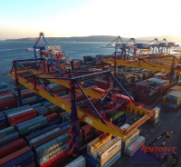 Владивостокский морской торговый порт поставил два новых крана